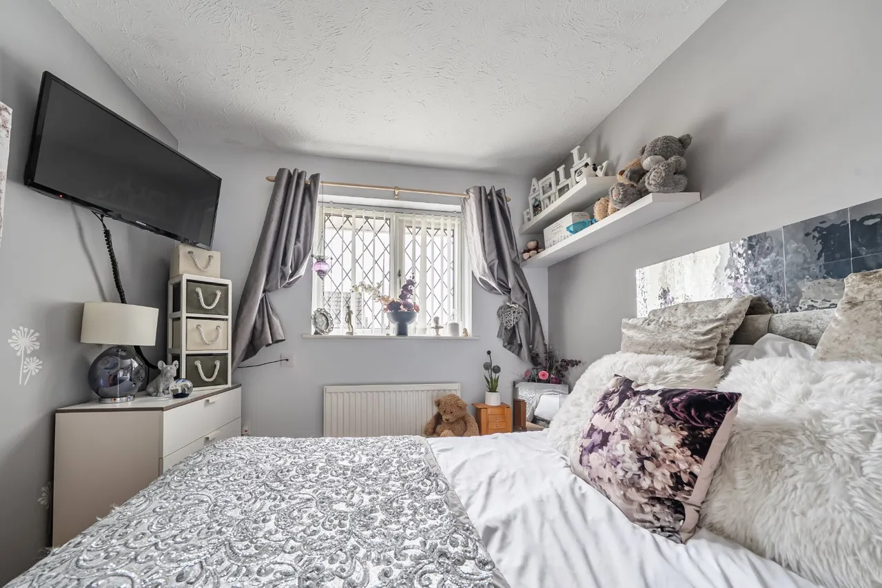 Portland Close, Near Burnham, SL2, photo 16