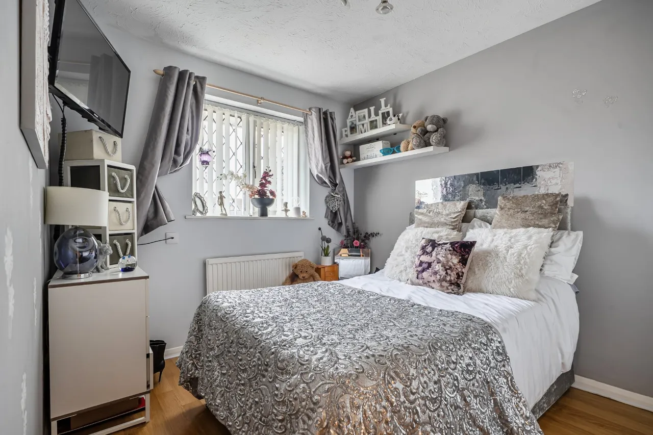 Portland Close, Near Burnham, SL2, photo 6