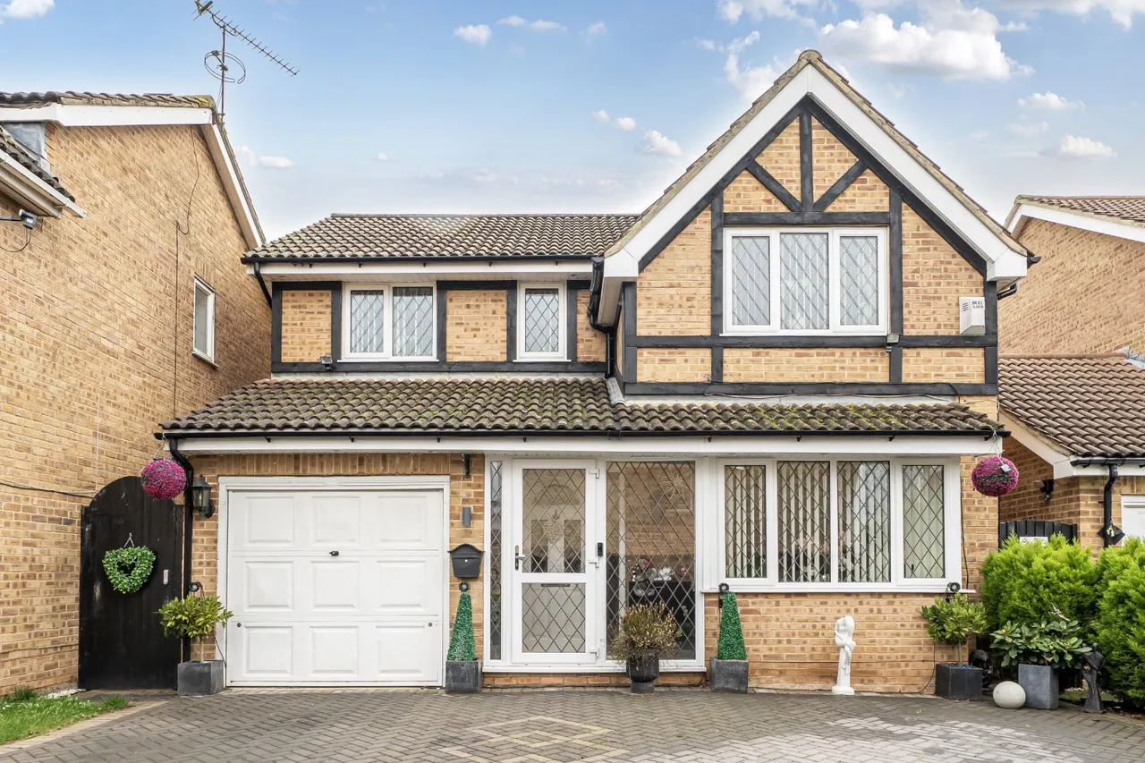 Portland Close, Near Burnham, SL2, photo 17