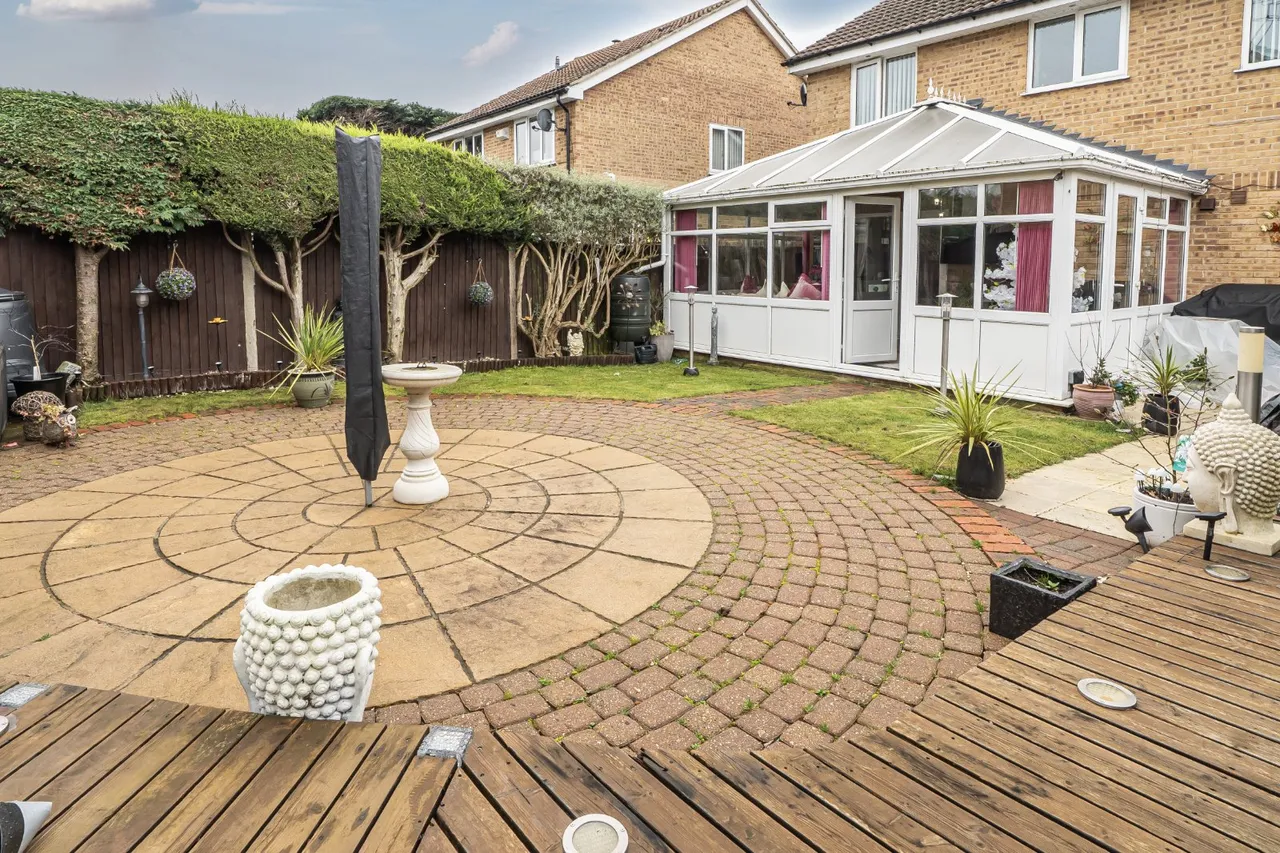 Portland Close, Near Burnham, SL2, photo 9