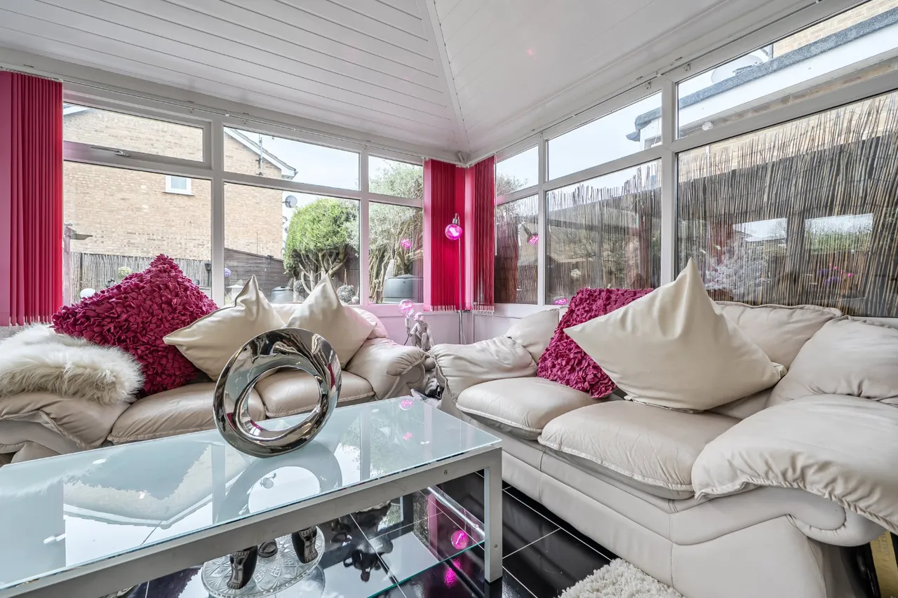 Portland Close, Near Burnham, SL2, photo 10