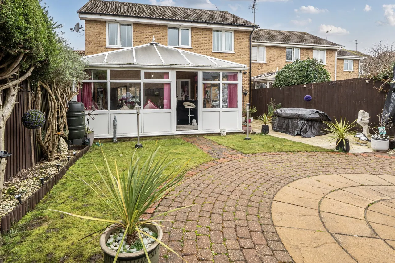 Portland Close, Near Burnham, SL2, photo 12