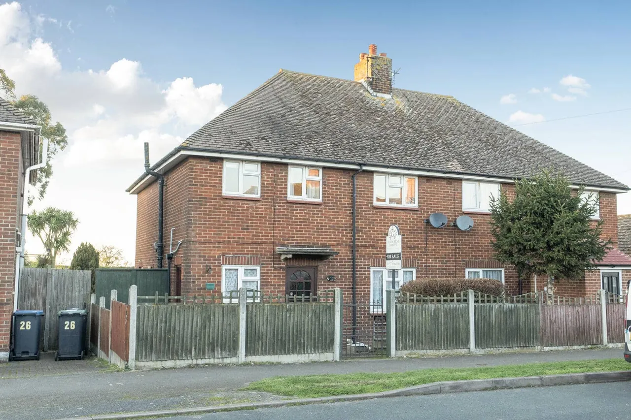 3 bed house for sale — The Avenue, Hersden, Canterbury, CT3 4HR