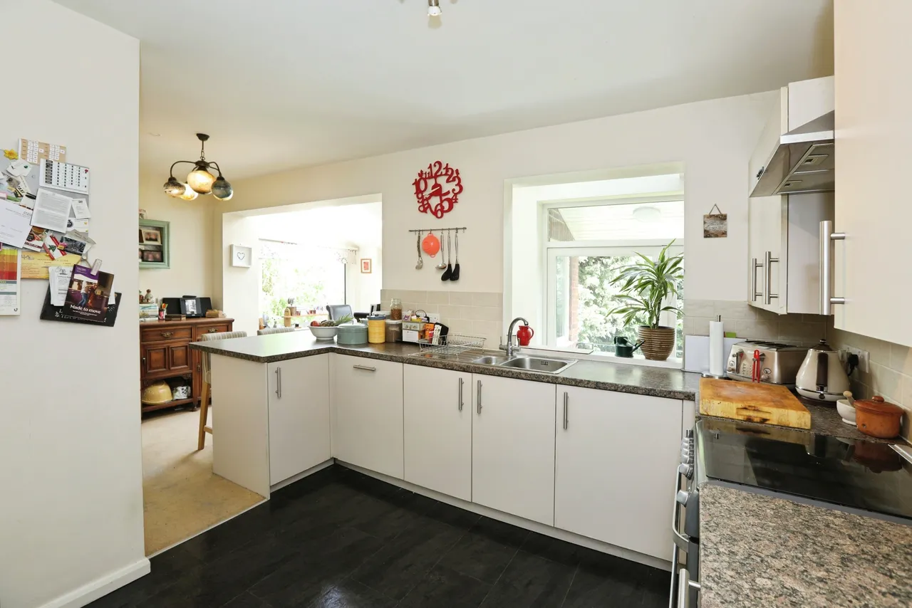 Park Crescent, Forest Row, RH18, photo 4