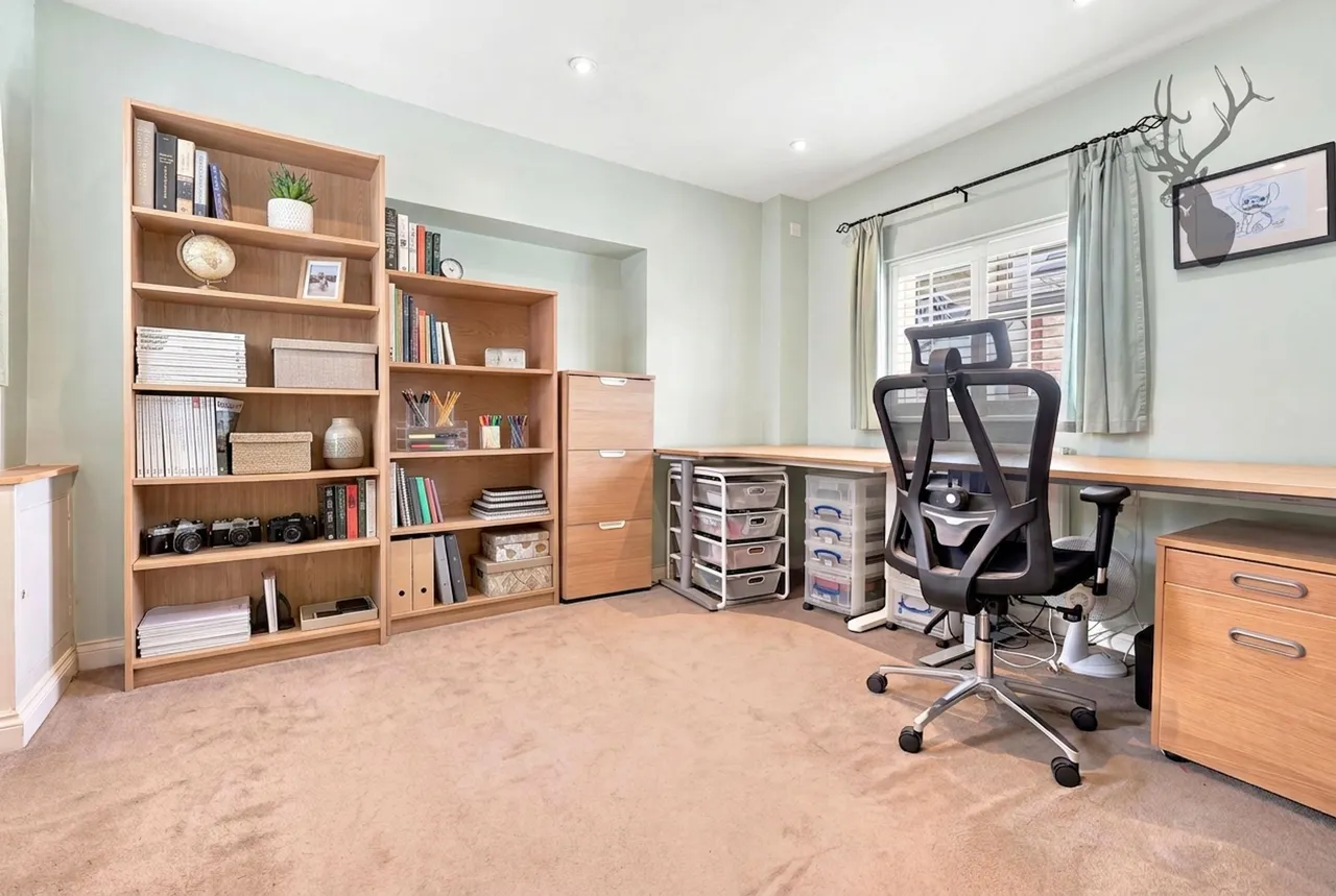 Blackacre Road, Theydon Bois, CM16, photo 12