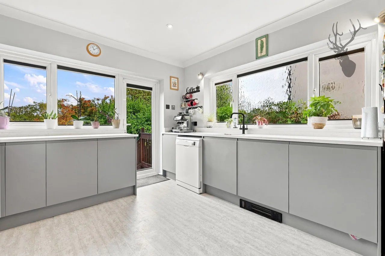 Blackacre Road, Theydon Bois, CM16, photo 8
