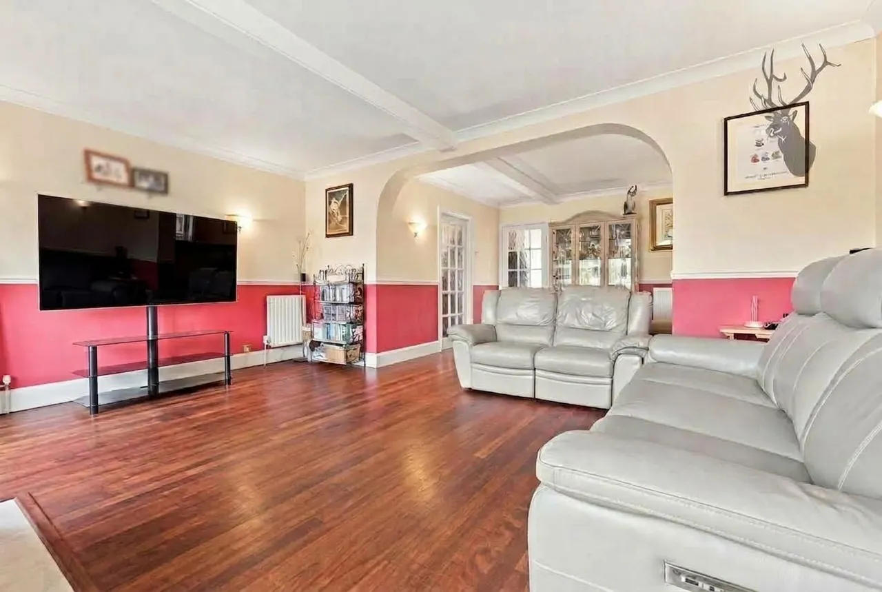 Blackacre Road, Theydon Bois, CM16, photo 3