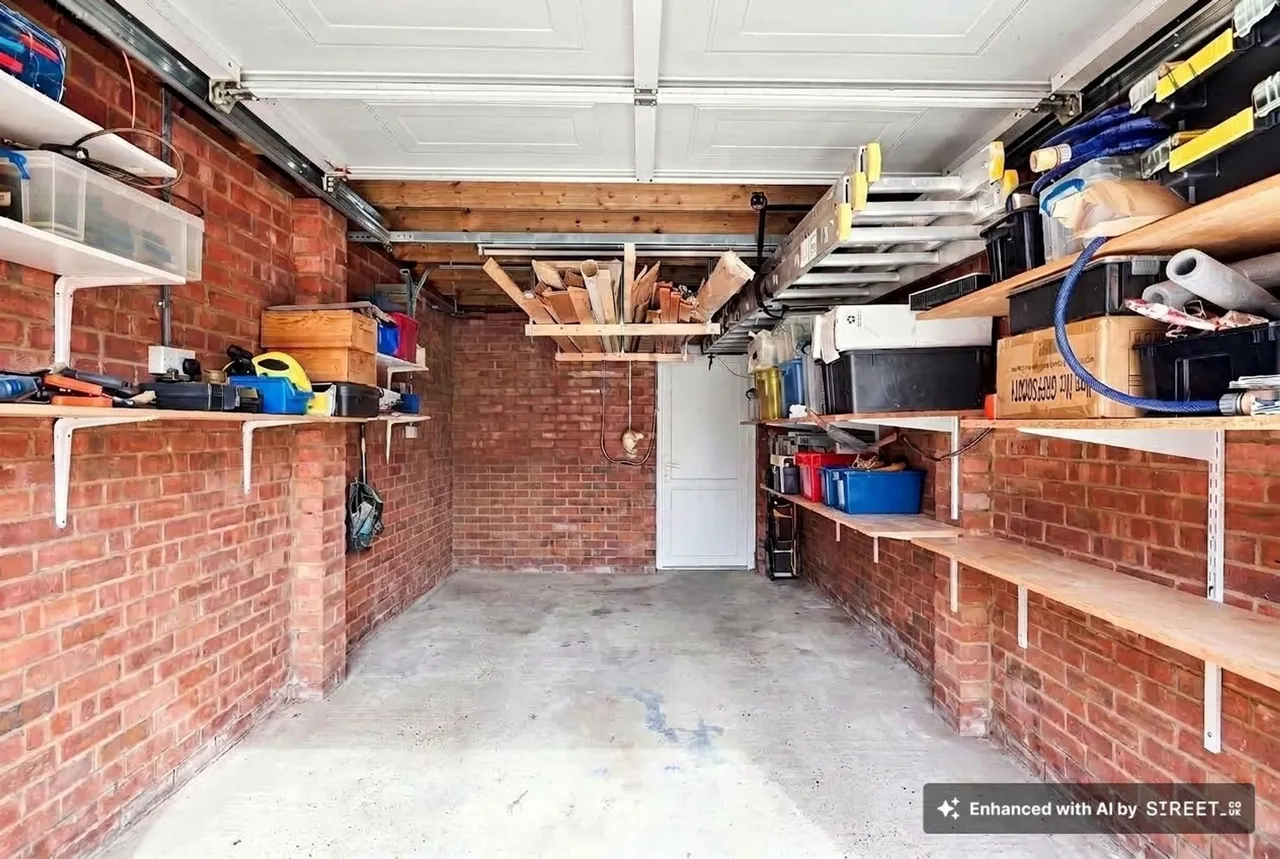 Blackacre Road, Theydon Bois, CM16, photo 25