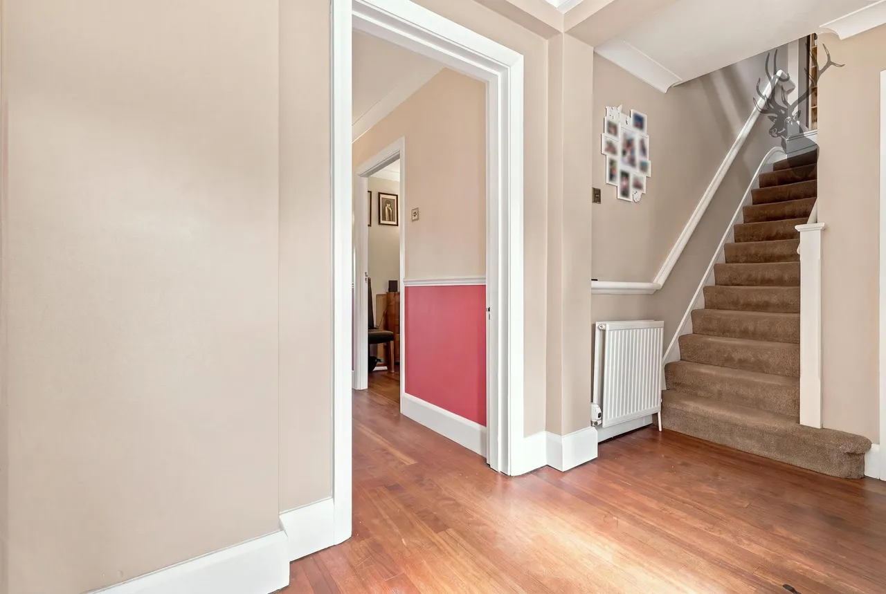 Blackacre Road, Theydon Bois, CM16, photo 13