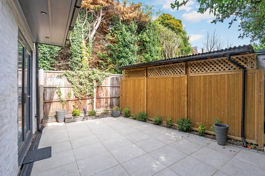 Durham Road, London, SW20, photo 8