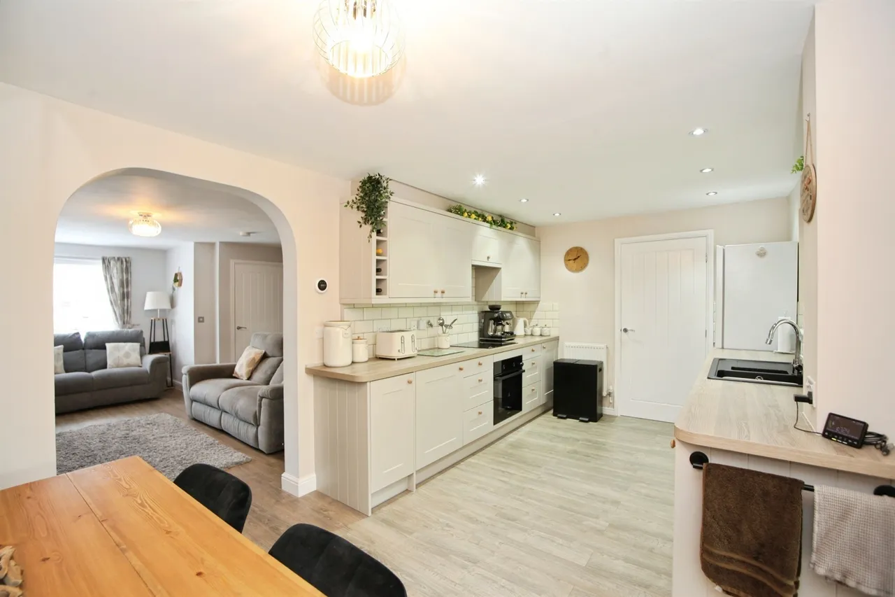 Poets Way, Pontyclun, CF72, photo 11