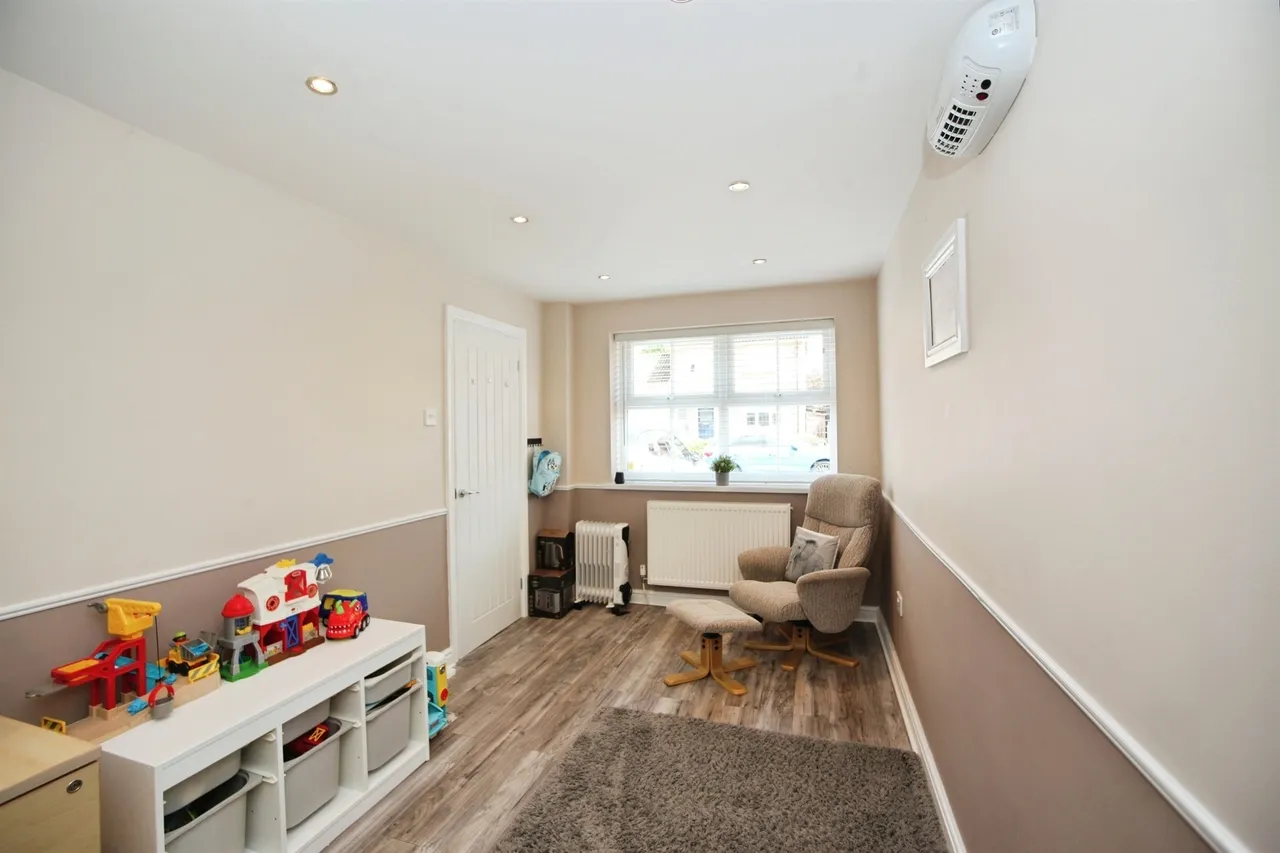 Poets Way, Pontyclun, CF72, photo 10