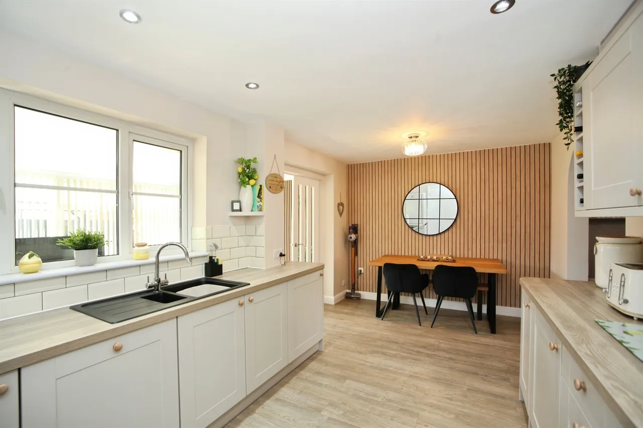 Poets Way, Pontyclun, CF72, photo 5