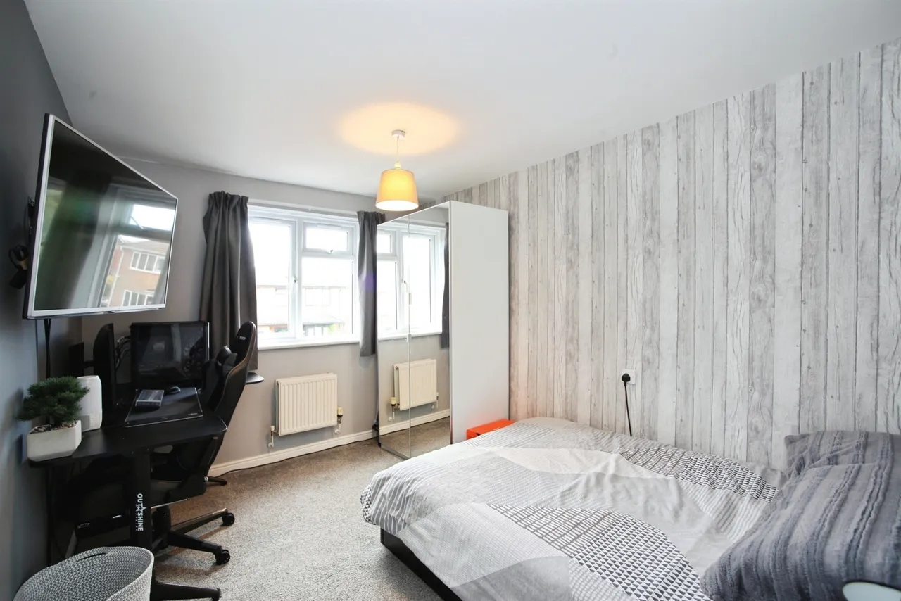 Poets Way, Pontyclun, CF72, photo 18