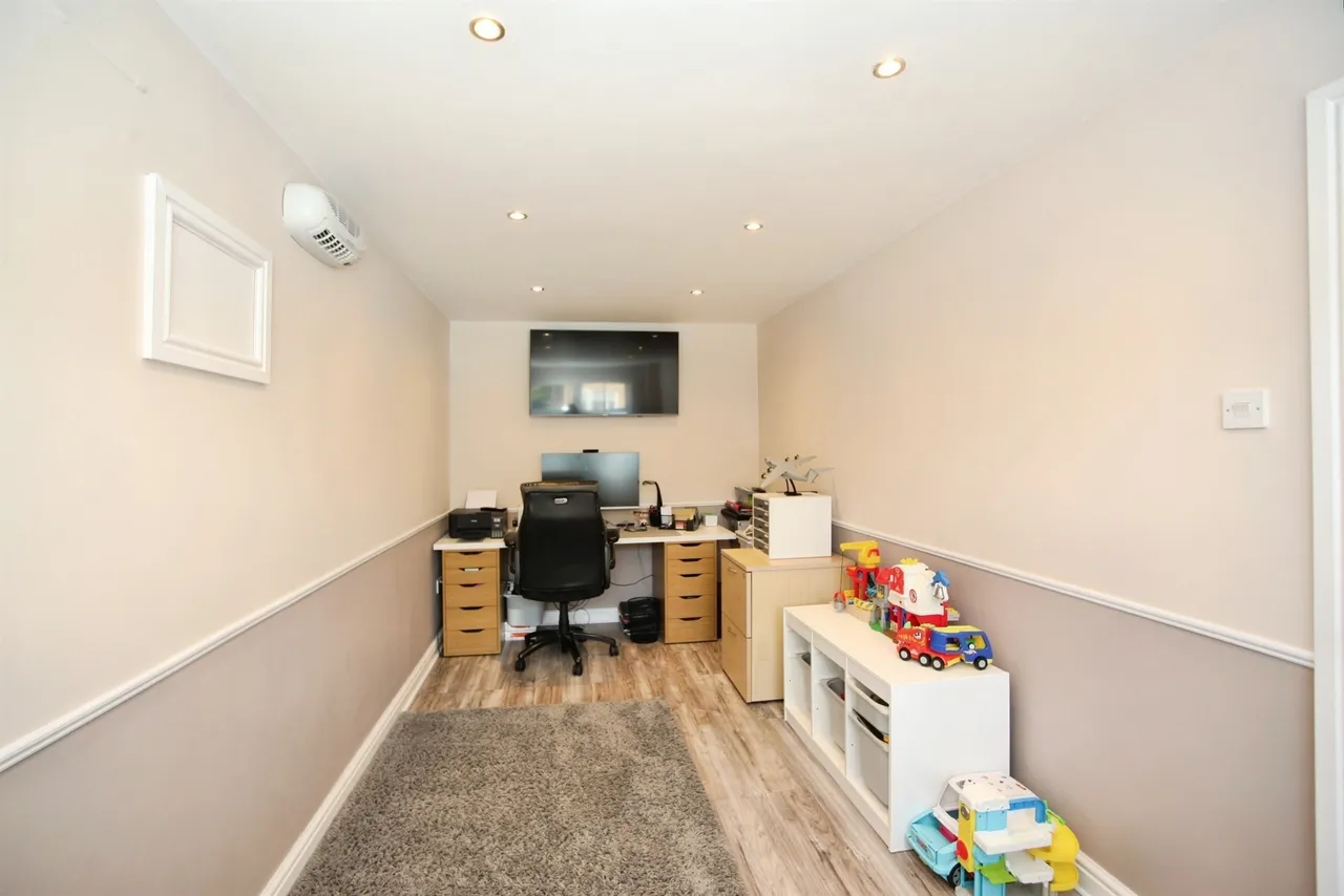 Poets Way, Pontyclun, CF72, photo 9