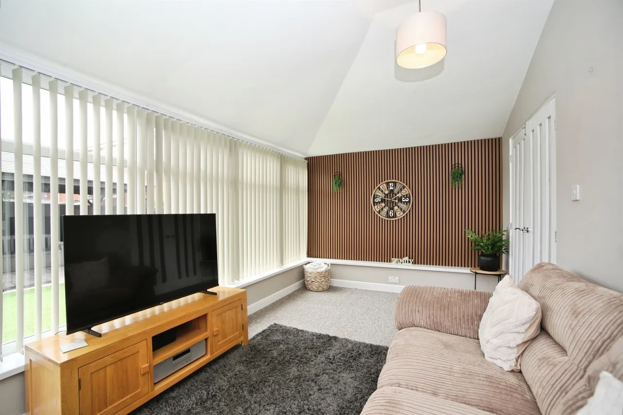 Poets Way, Pontyclun, CF72, photo 8