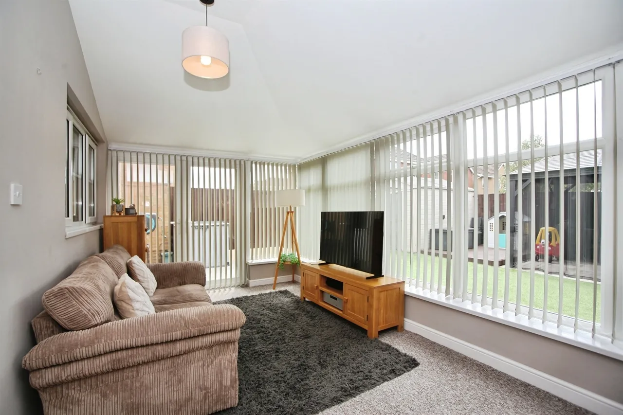 Poets Way, Pontyclun, CF72, photo 6