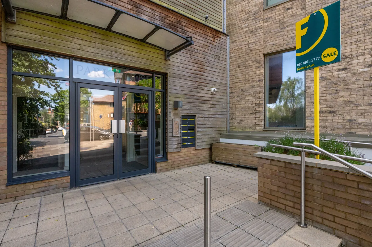 Flat 3 Park House, 4 High Street, Teddington, photo 7