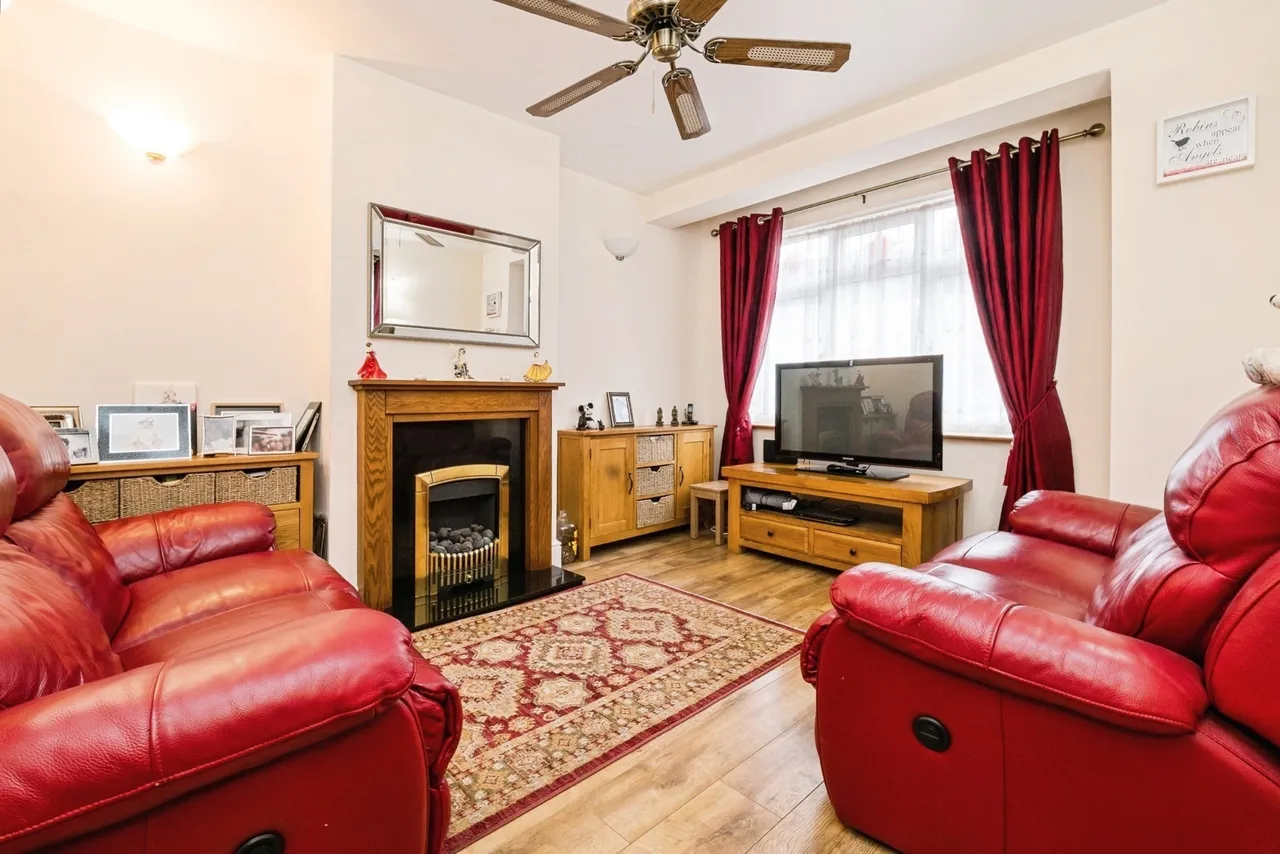 Westminster Gardens, Barking, IG11, photo 3