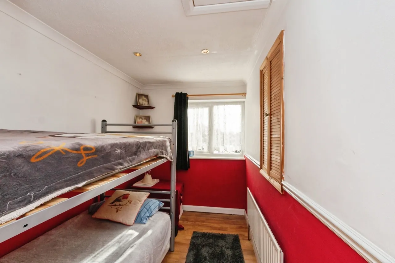 Perring Avenue, Farnborough, GU14, photo 10