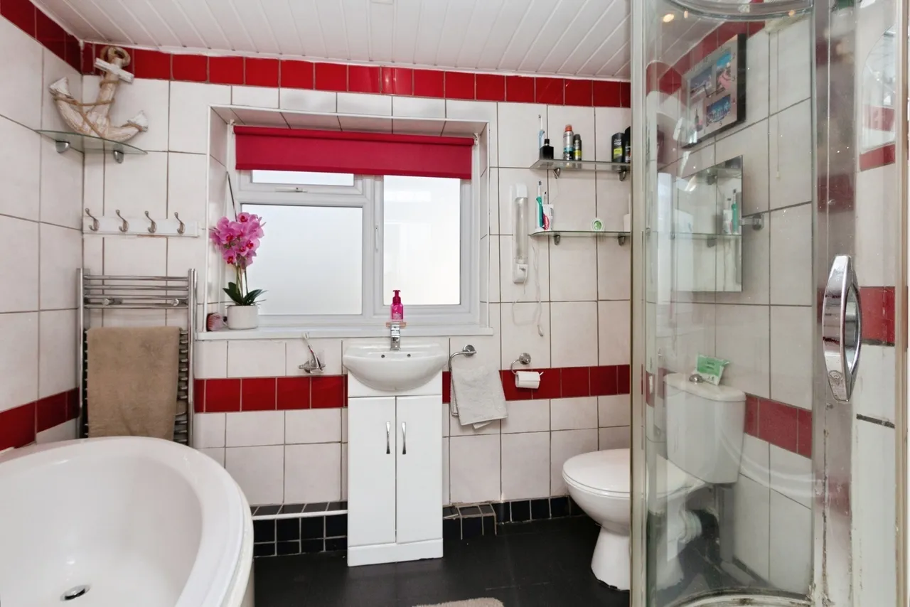 Perring Avenue, Farnborough, GU14, photo 9