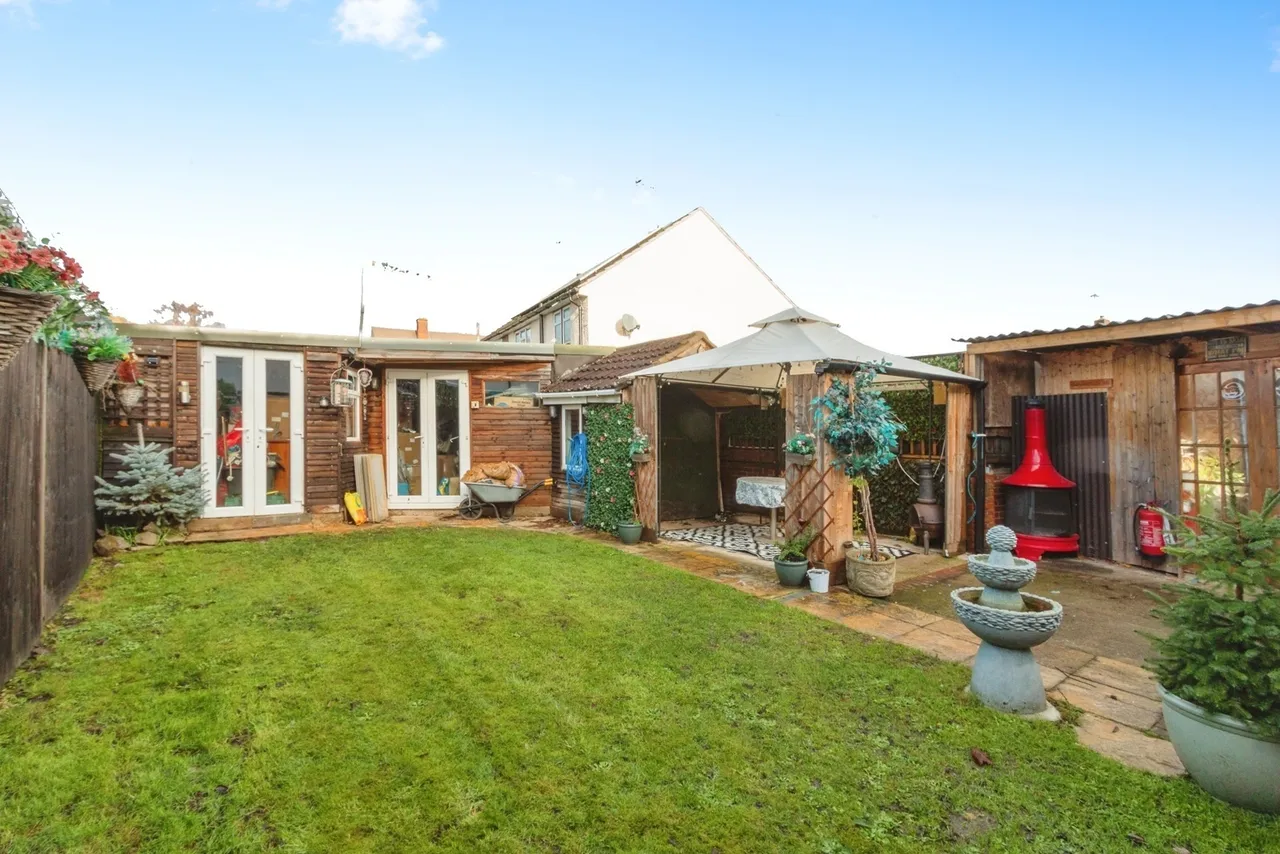 Perring Avenue, Farnborough, GU14, photo 13