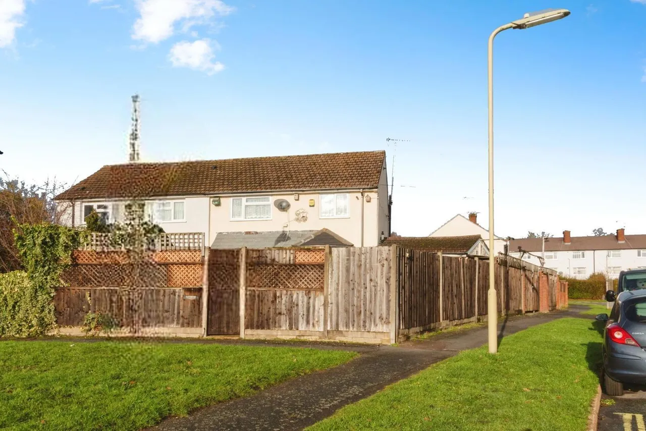 Perring Avenue, Farnborough, GU14, photo 12