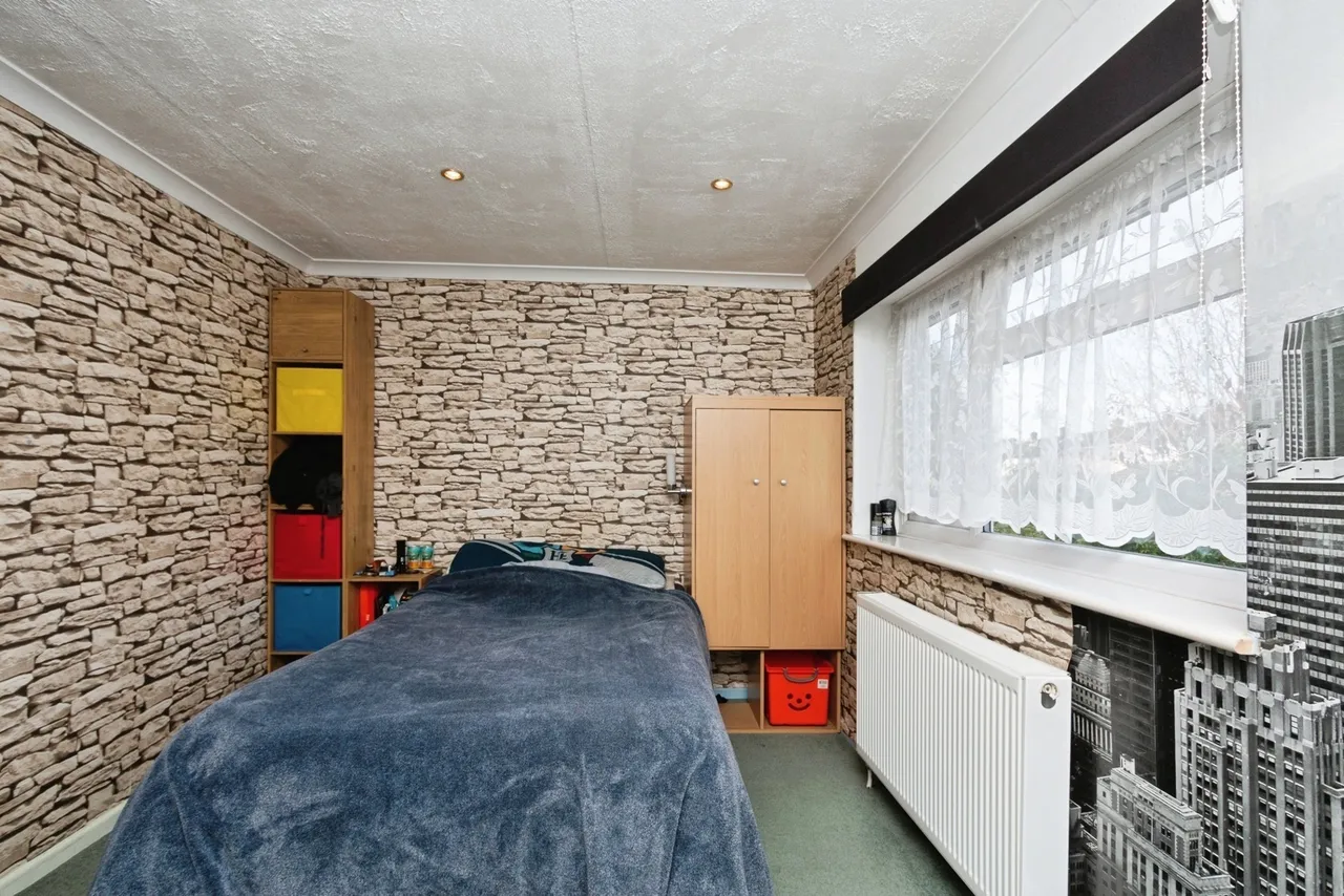 Perring Avenue, Farnborough, GU14, photo 8