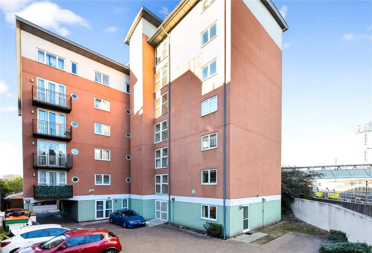 Jupp Road, London, E15, photo 18