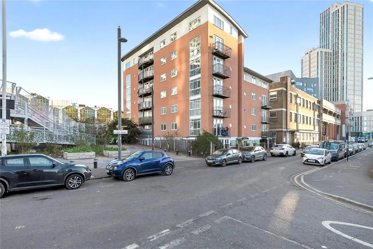 Jupp Road, London, E15, photo 19