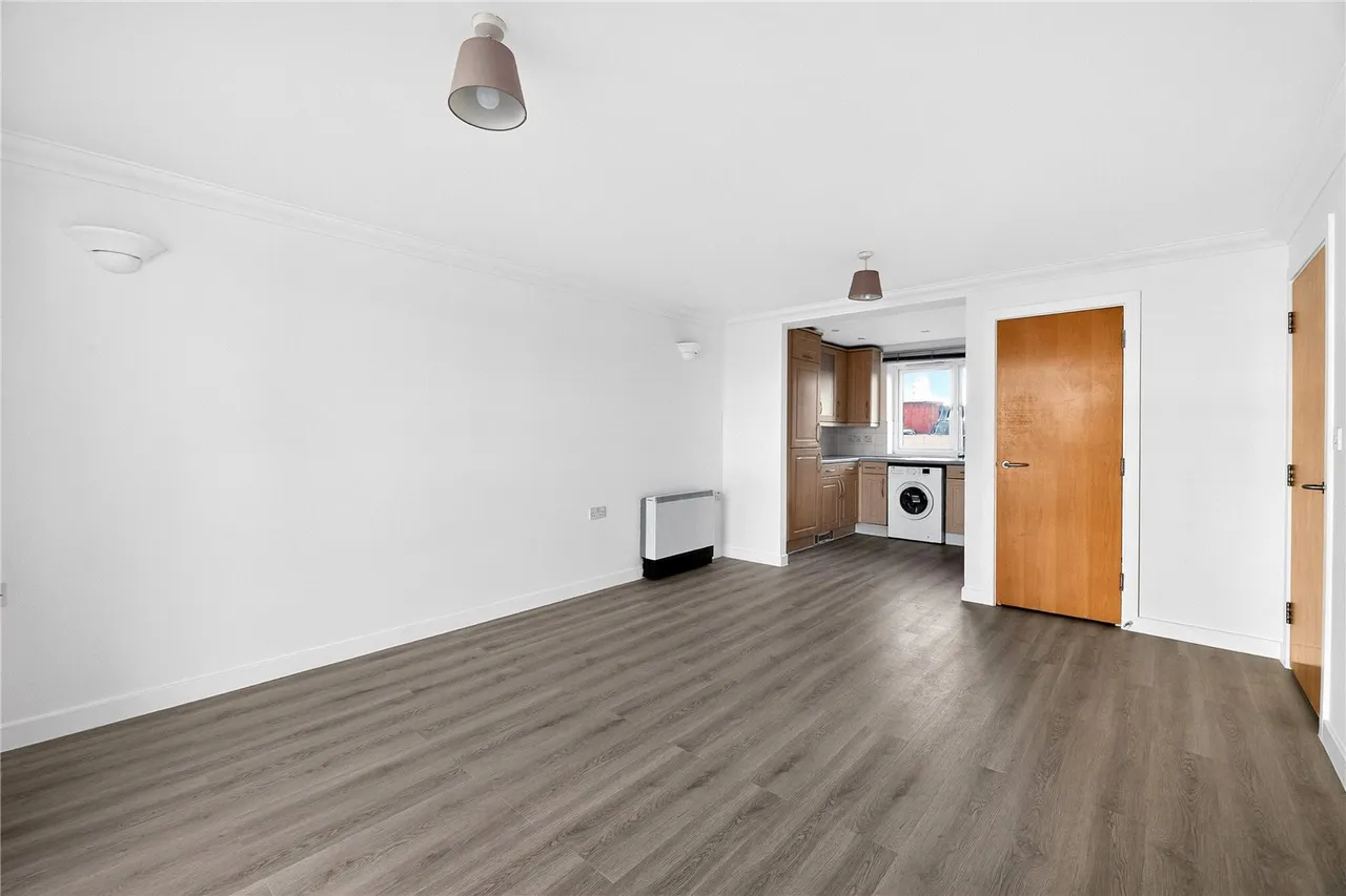 Jupp Road, London, E15, photo 8