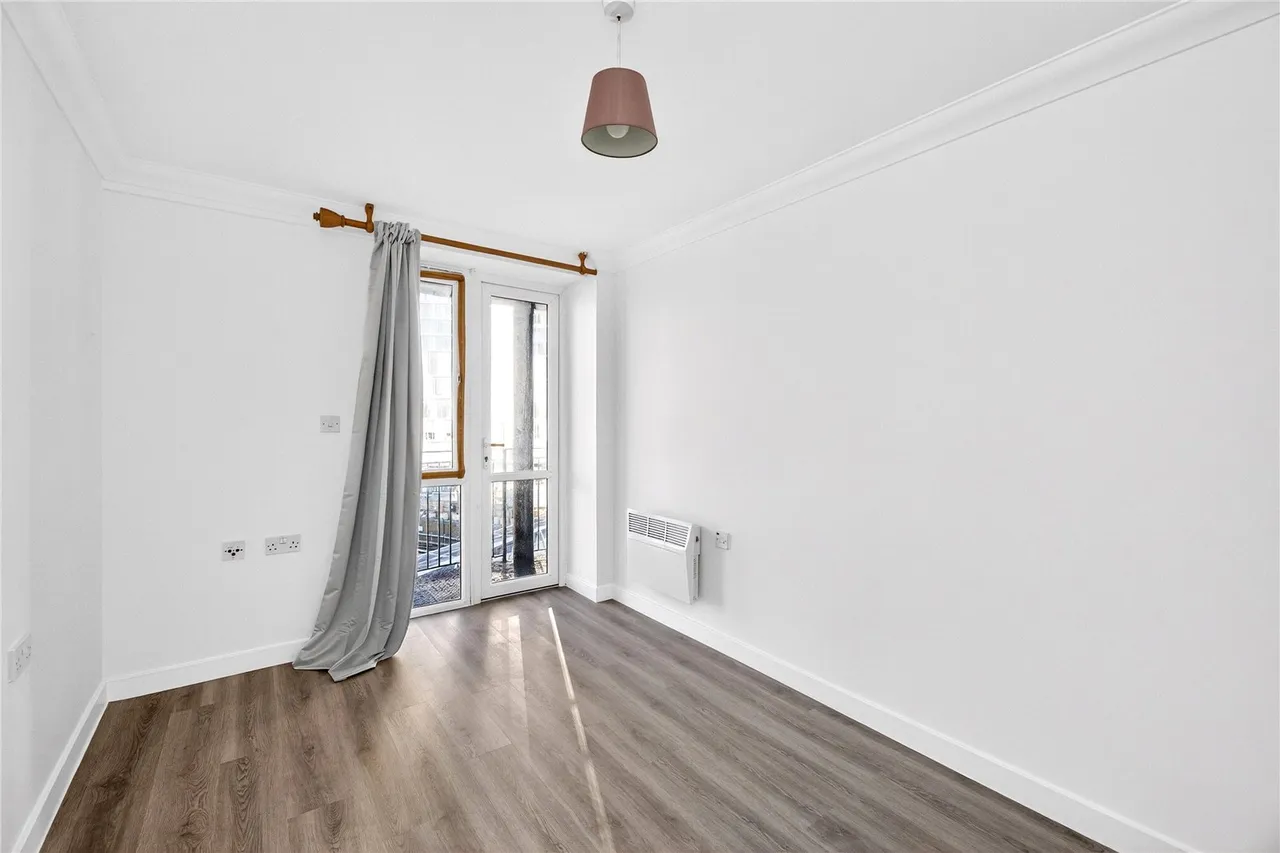 Jupp Road, London, E15, photo 12