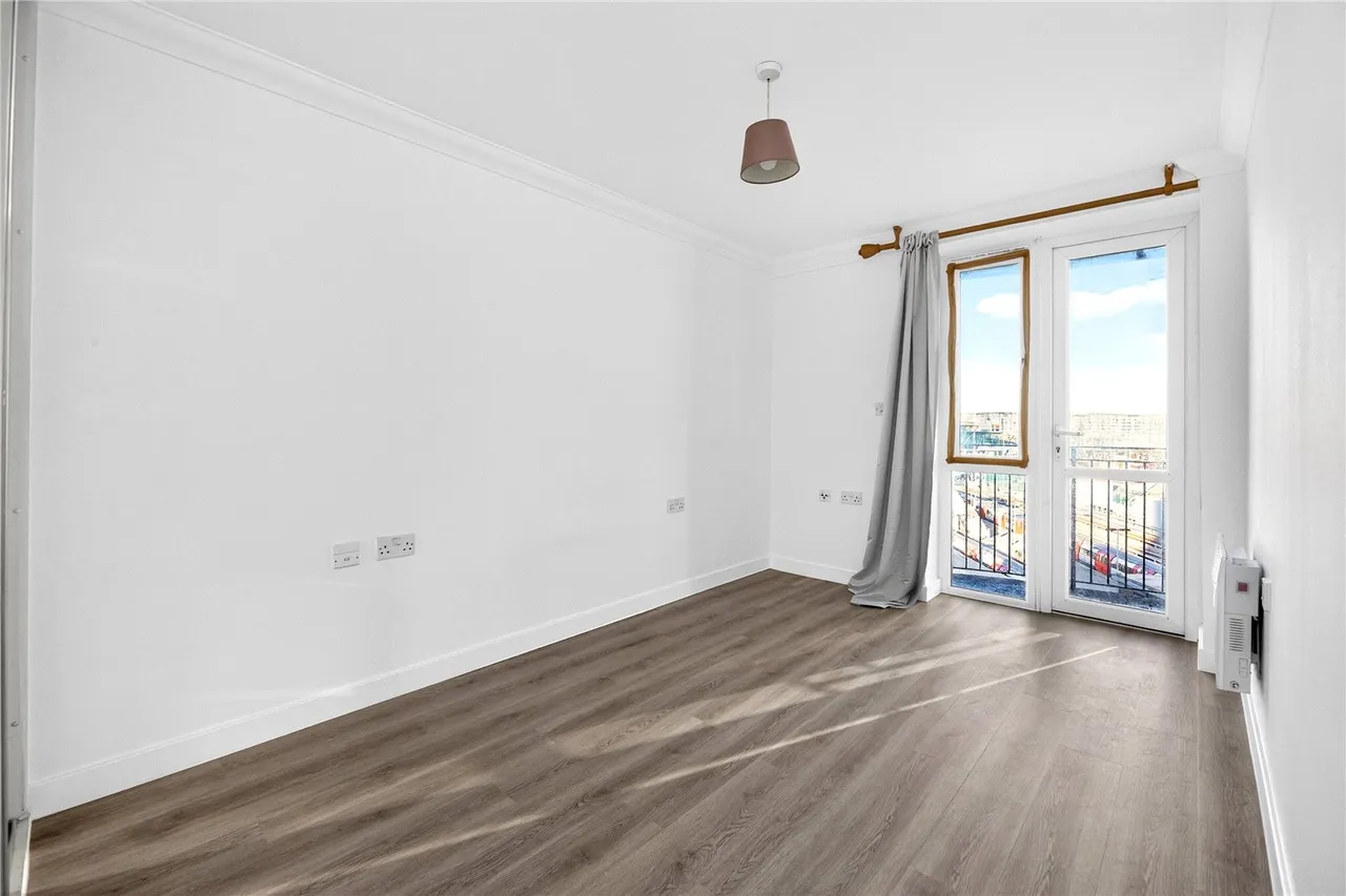 Jupp Road, London, E15, photo 11