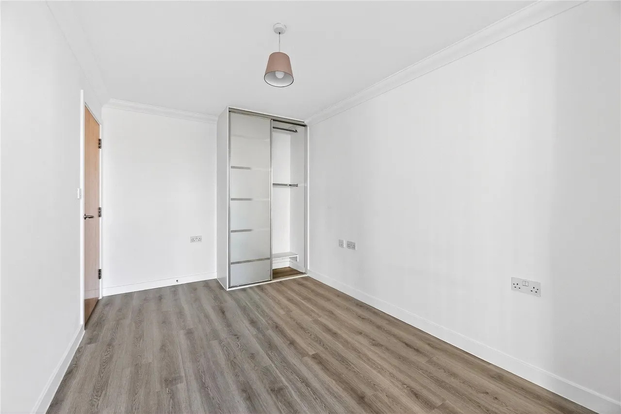 Jupp Road, London, E15, photo 14