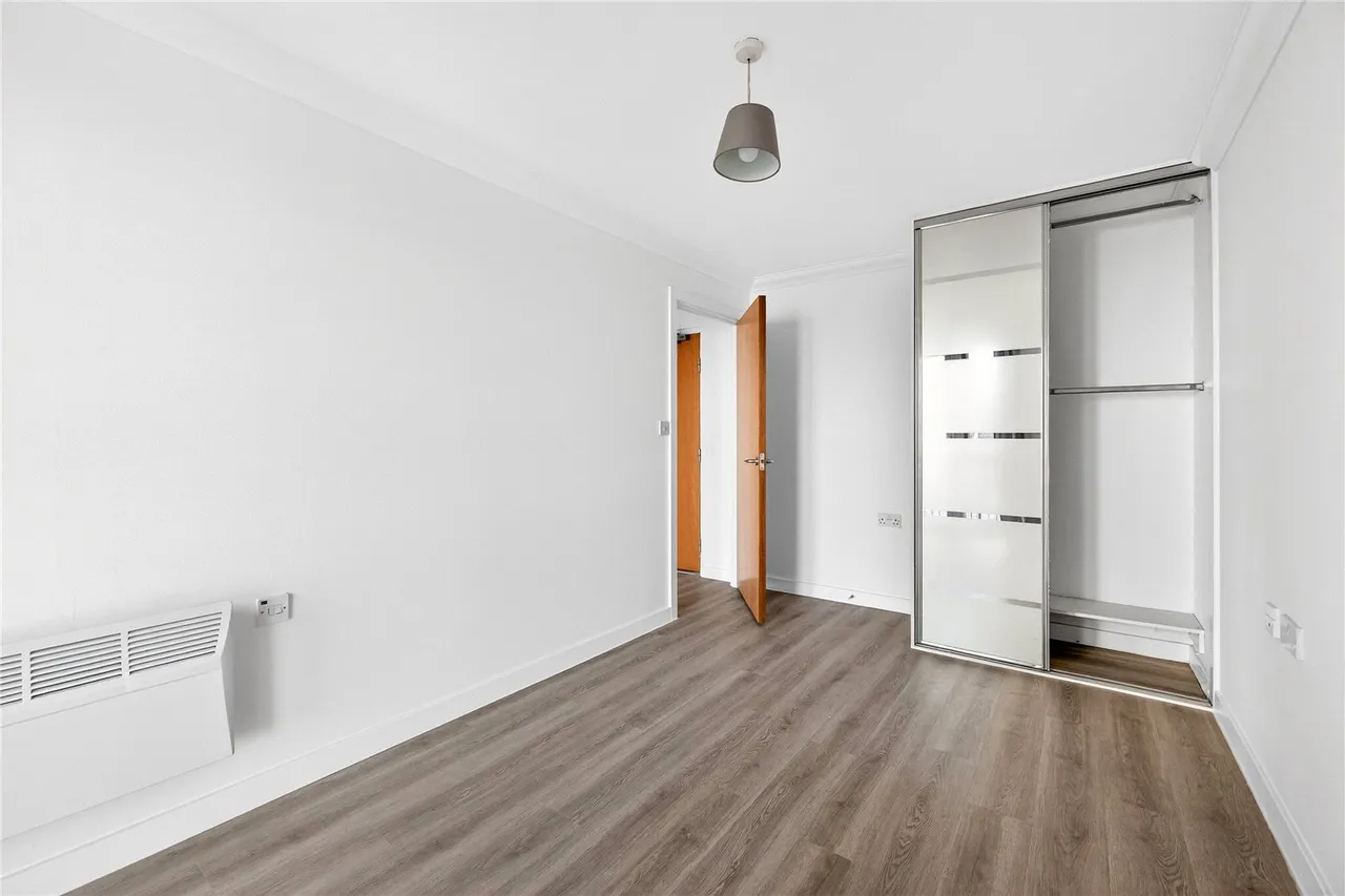 Jupp Road, London, E15, photo 13