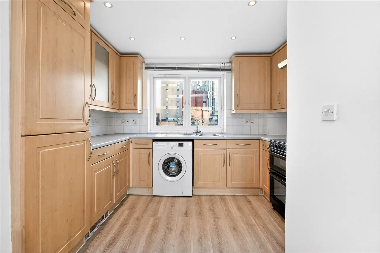 Jupp Road, London, E15, photo 10