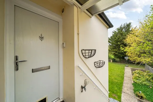 2 bed flat for sale, Fifield Cottage, Maidenhead, SL6