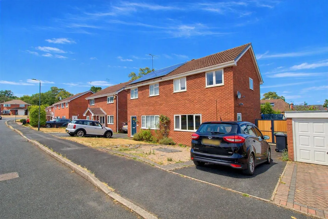 3 bed house for sale, Naylor Close, Kidderminster, DY11