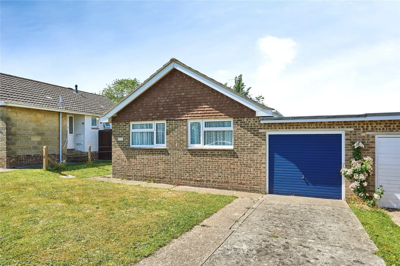2 bed house for sale, Perowne Way, Sandown, PO36