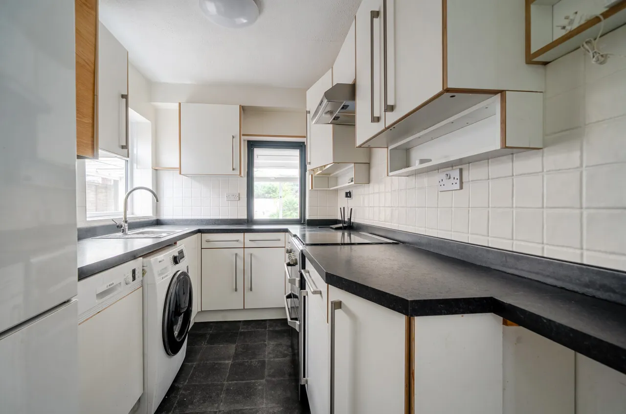 Chesswood Road, Worthing, BN11, photo 2