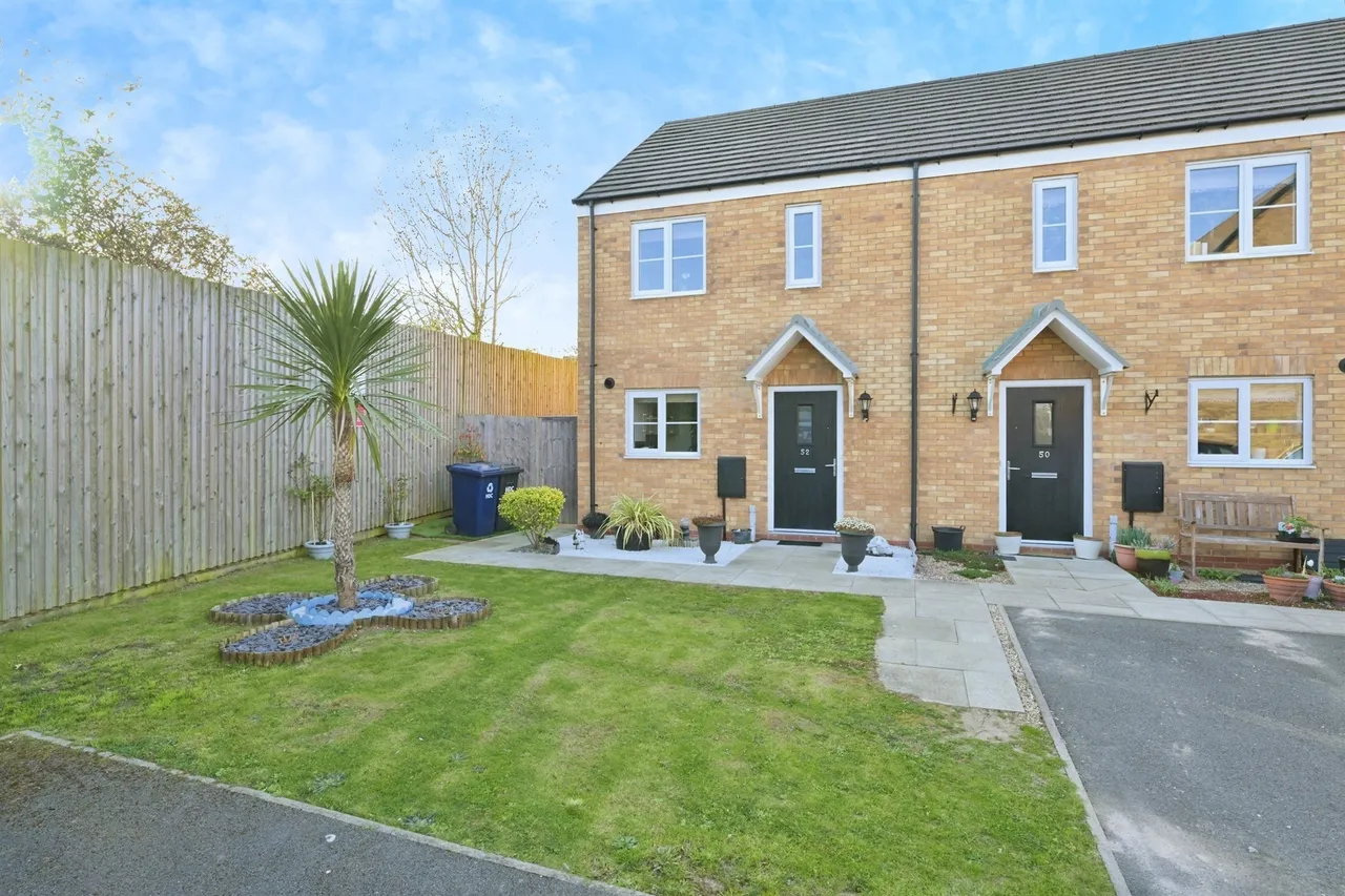 2 bed house for sale — Whitney Drive, Yaxley, Peterborough