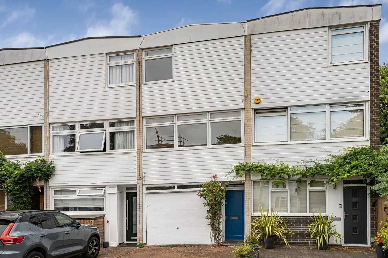 3 bed house for sale, Paxton Close, Kew, TW9