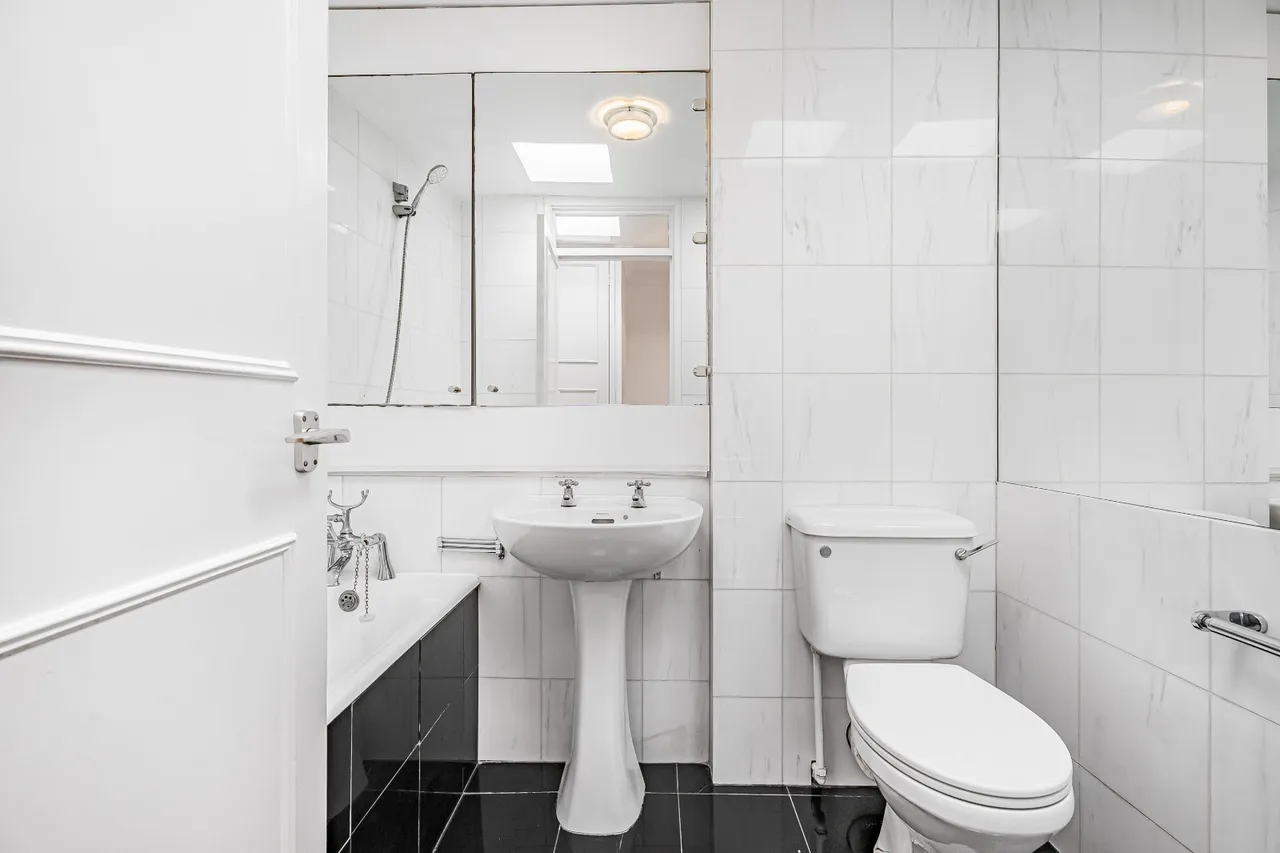 Paxton Close, Kew, TW9, photo 13