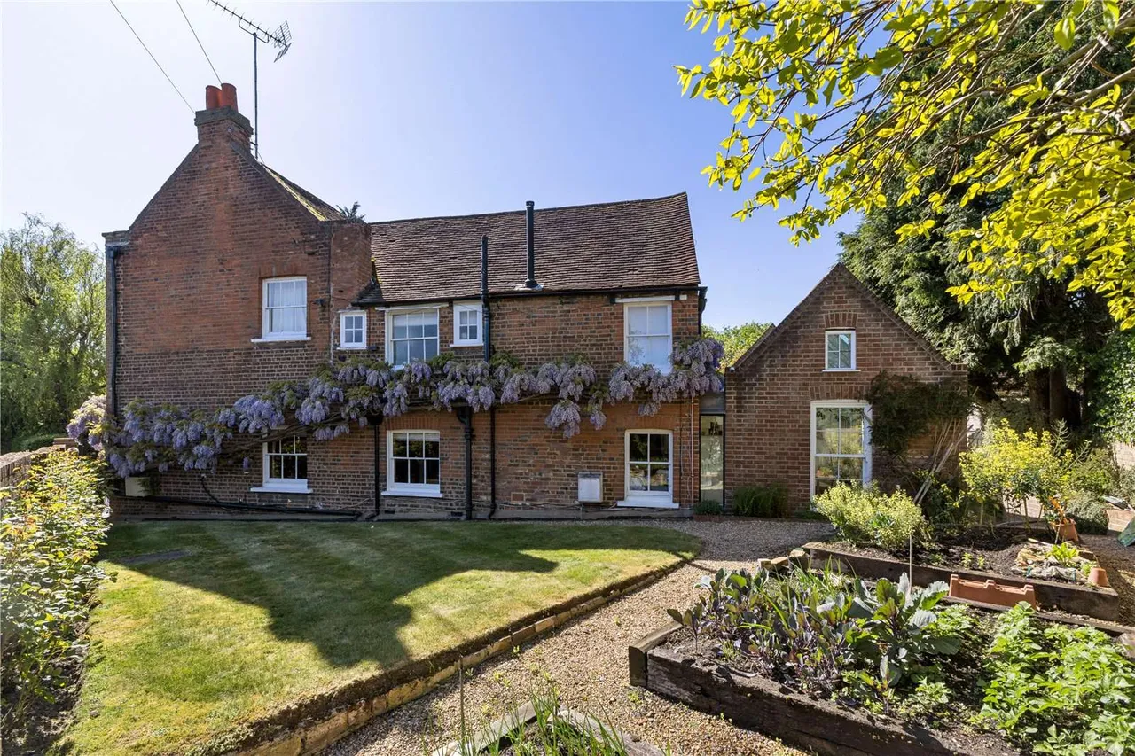 Gatehill Road, Northwood, Middlesex, HA6 3QB, photo 3