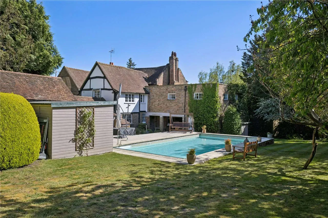 Gatehill Road, Northwood, Middlesex, HA6 3QB, photo 2