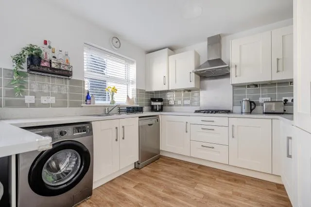 Carmello Close, Carterton, OX18, photo 2