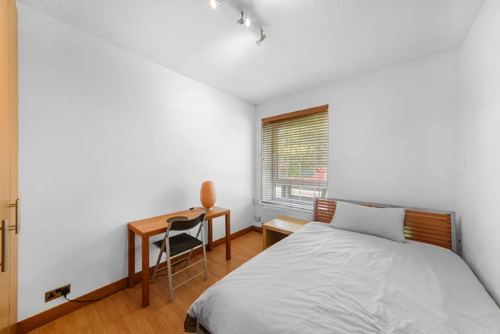 Meadow Road, Vauxhall, SW8, photo 2