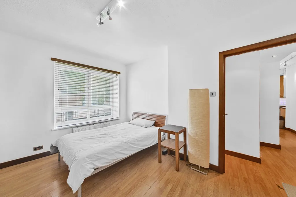Meadow Road, Vauxhall, SW8, photo 5