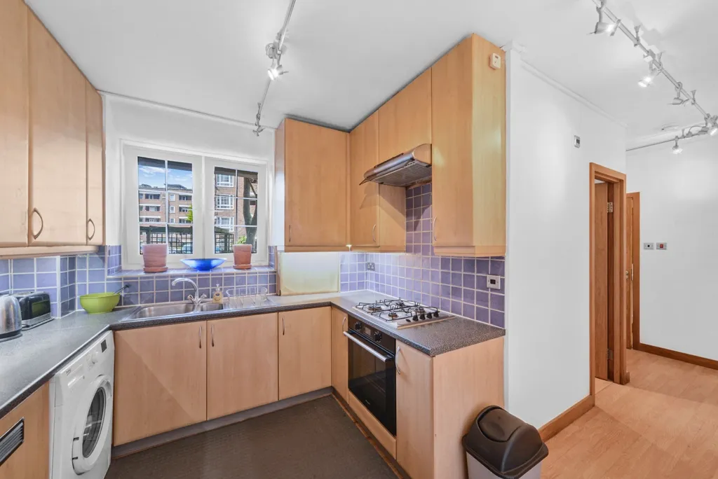 Meadow Road, Vauxhall, SW8, photo 3