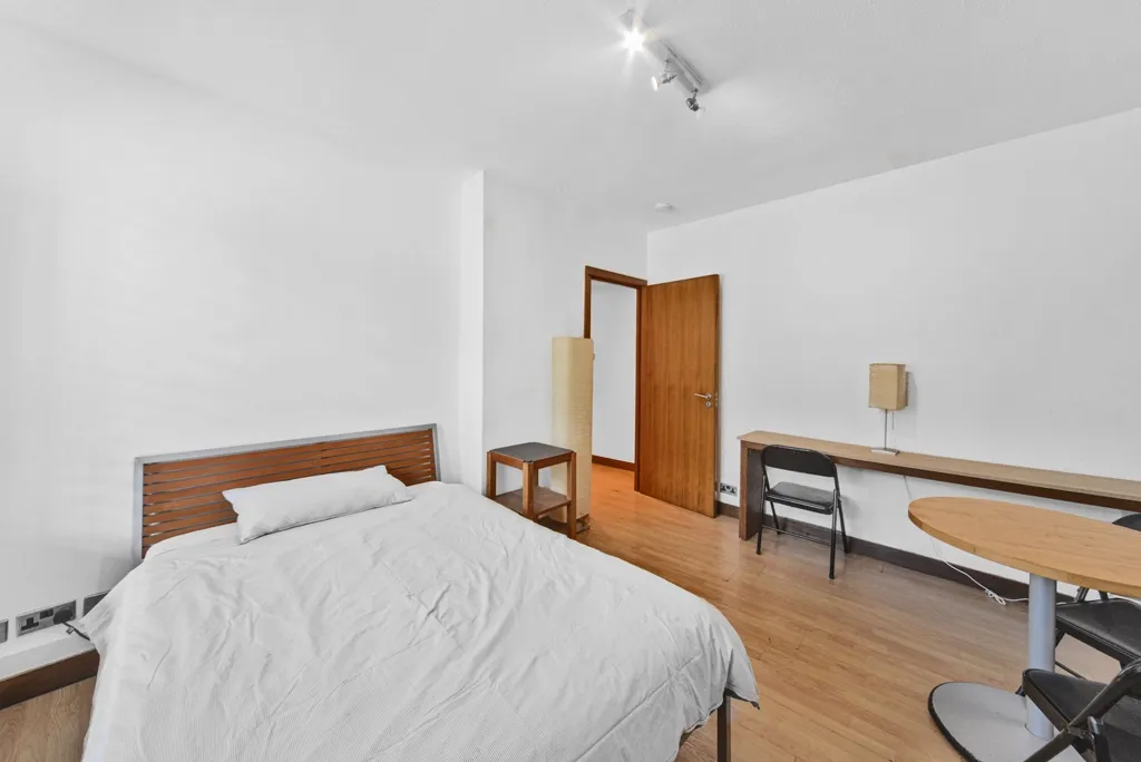 Meadow Road, Vauxhall, SW8, photo 12